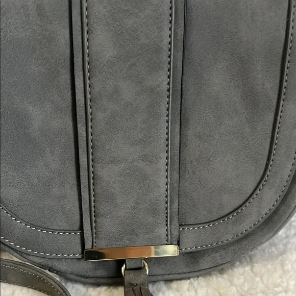 Southwestern Grey‎ Crossbody Bag with Saddle Shape and Tassel Detail - Picture 6 of 16